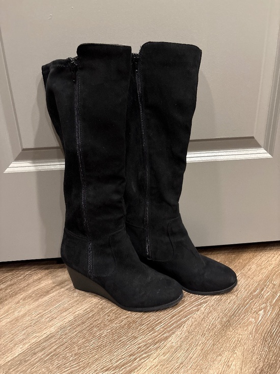 Women’s Boots - Picture 1 of 2